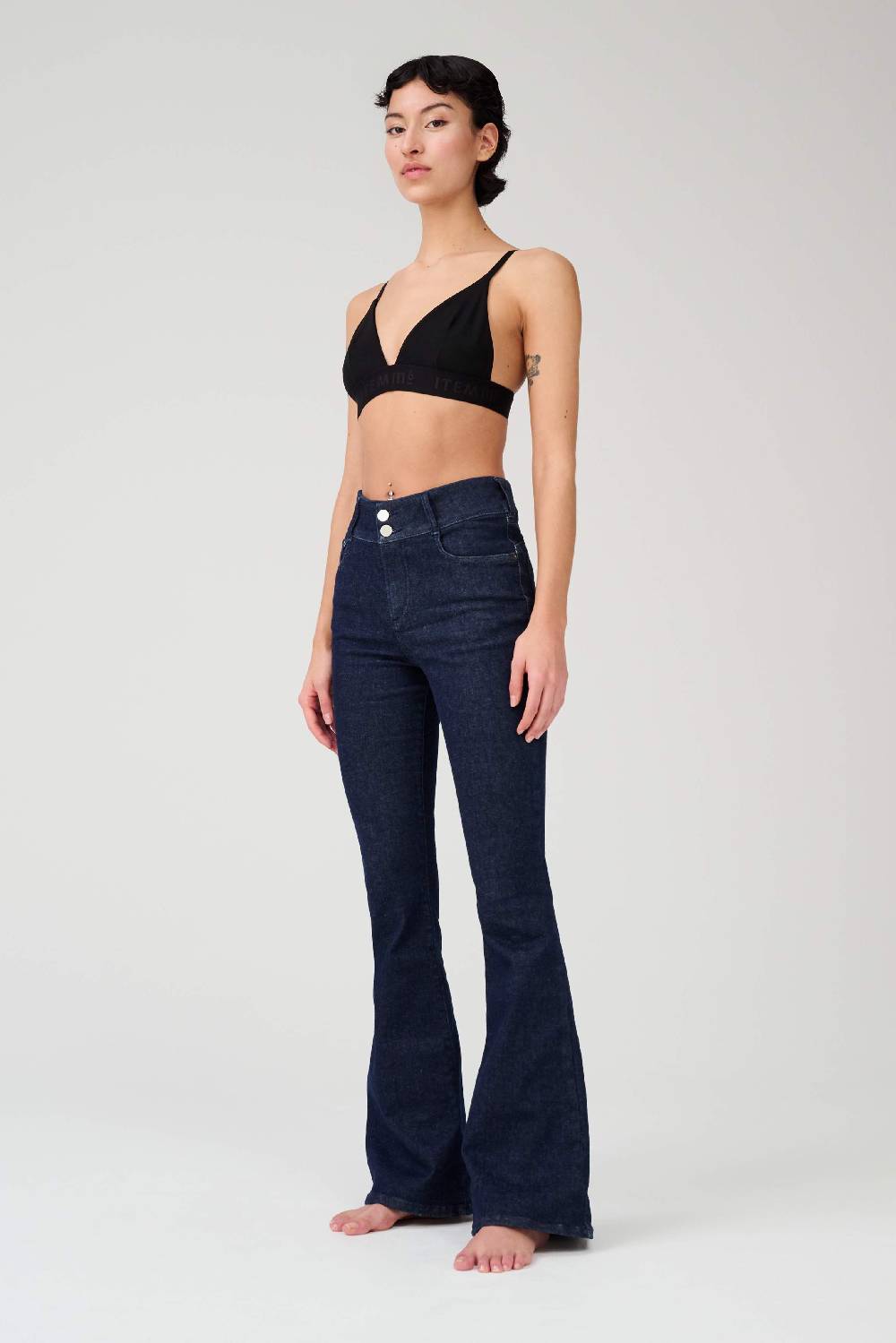 Item M6 Flared High Rise Denim Sonderangebote