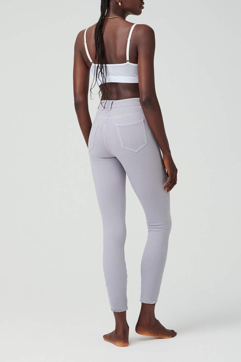 Item M6 Denim High Rise Pants Nur noch ein Tag übrig