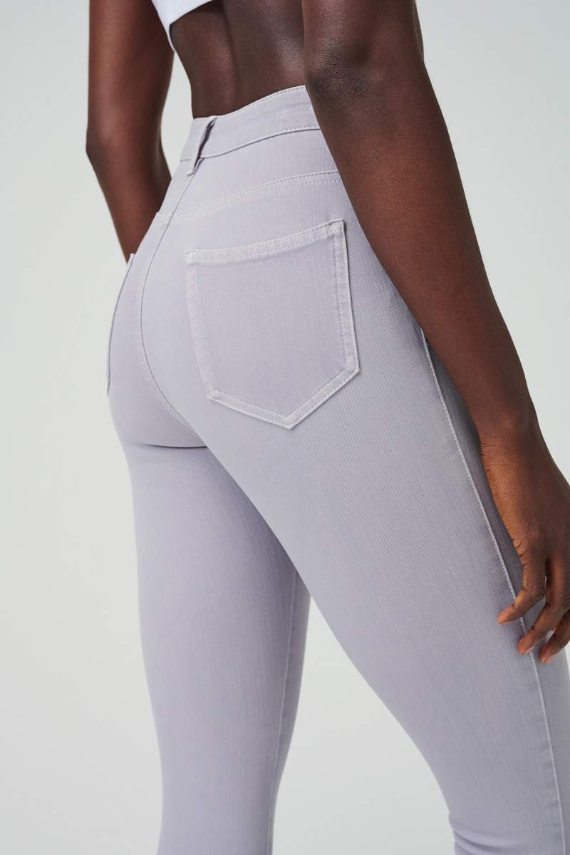 Item M6 Denim High Rise Pants Nur noch ein Tag übrig