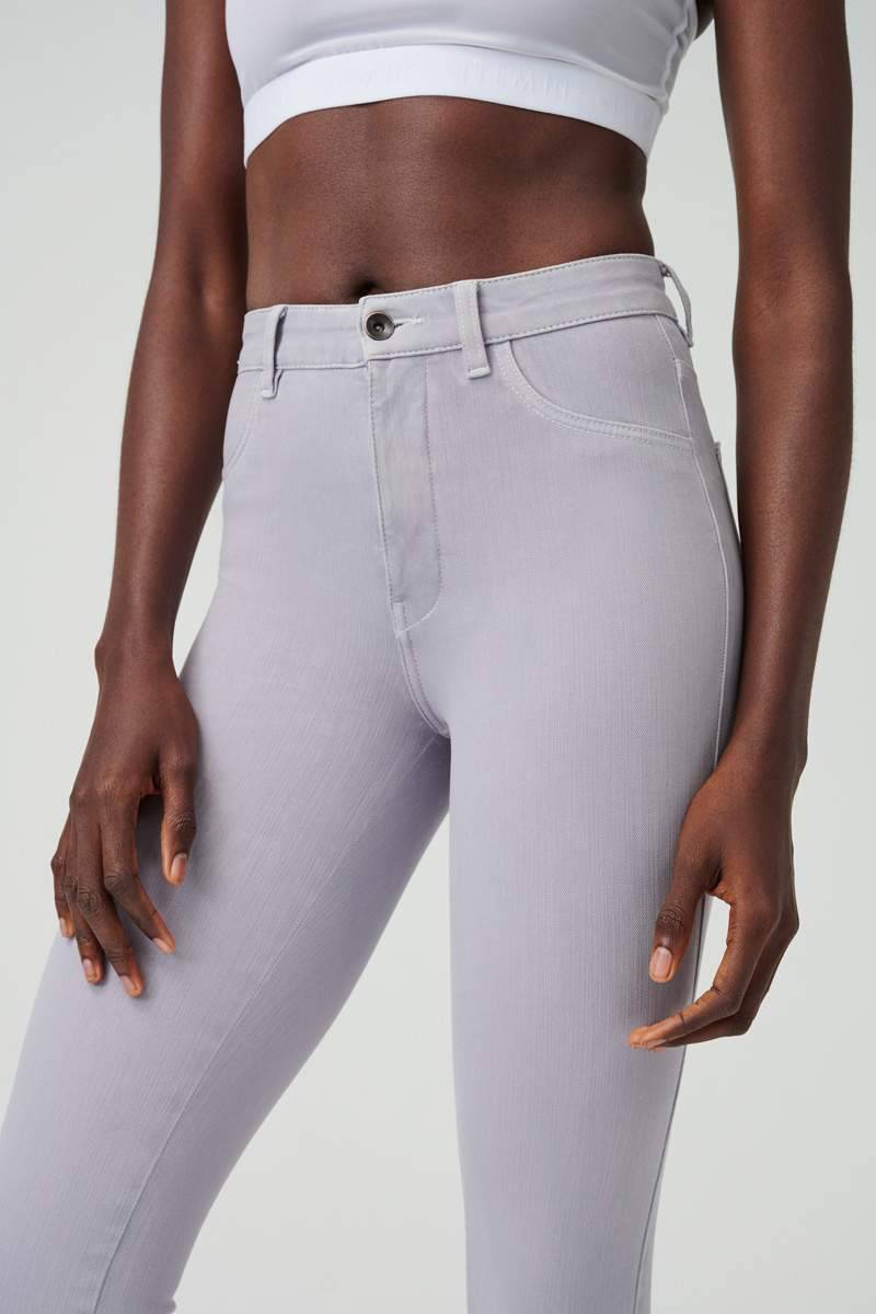 Item M6 Denim High Rise Pants Nur noch ein Tag übrig
