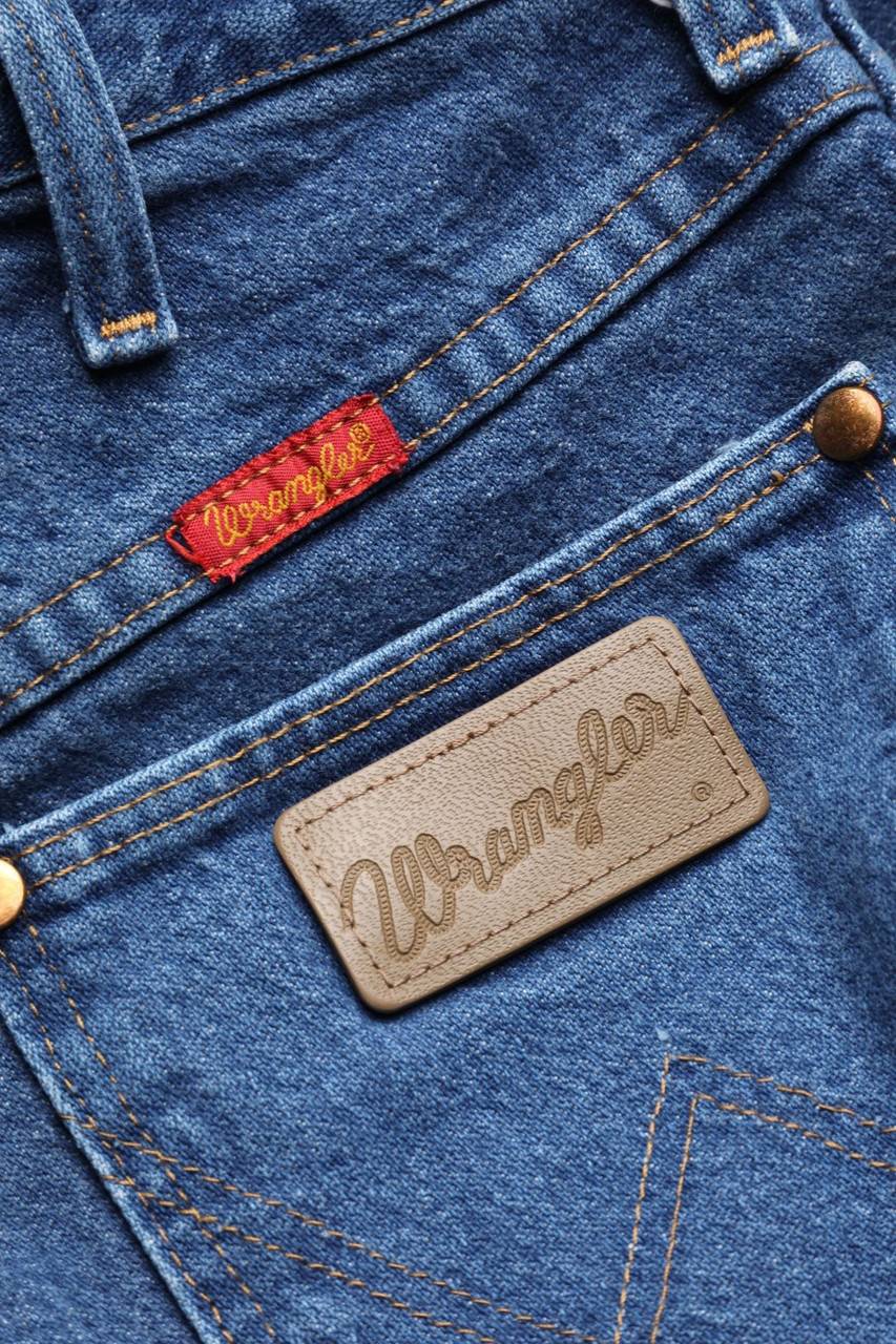 Carou WRANGLER Raw Denim Straight Cut Jeans mit Logo-Patch Wochenangebot