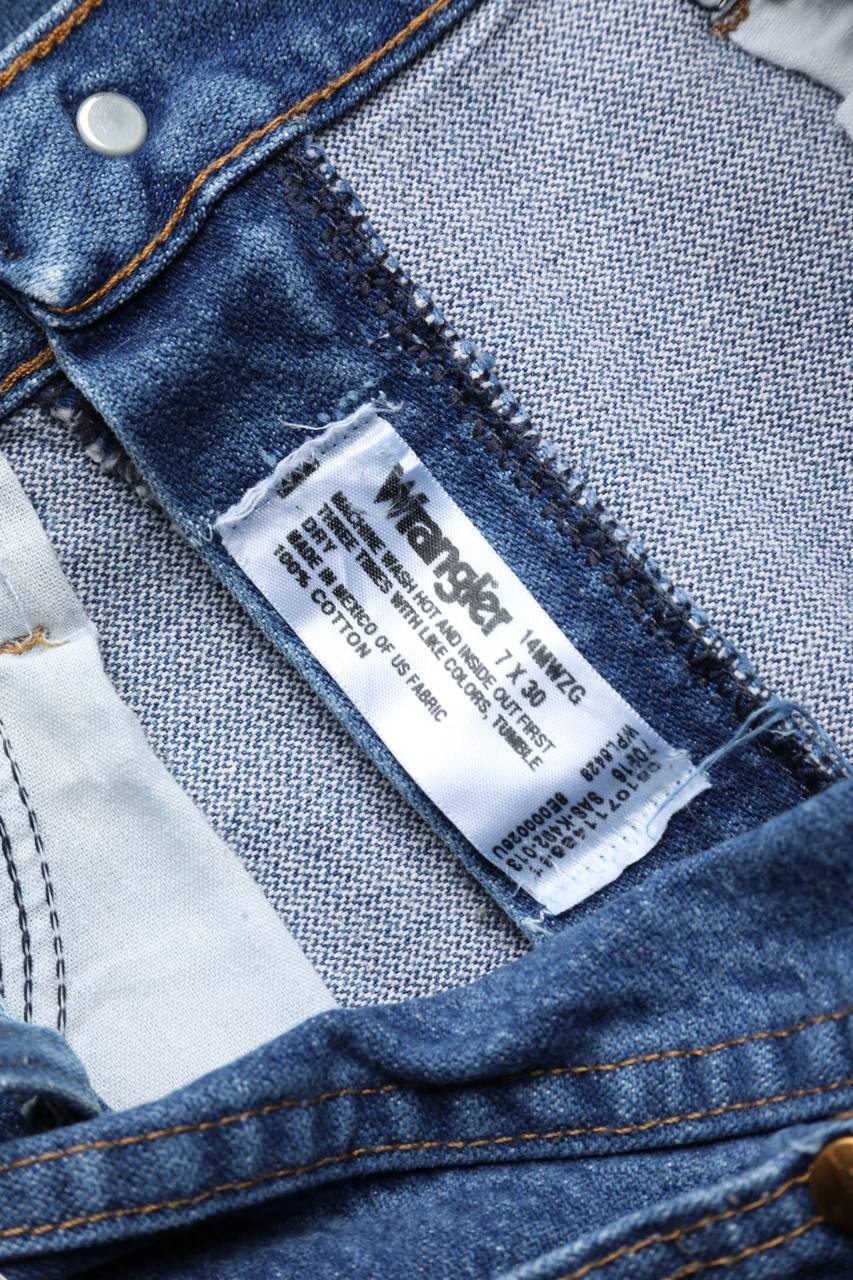 Carou WRANGLER Raw Denim Straight Cut Jeans mit Logo-Patch Wochenangebot