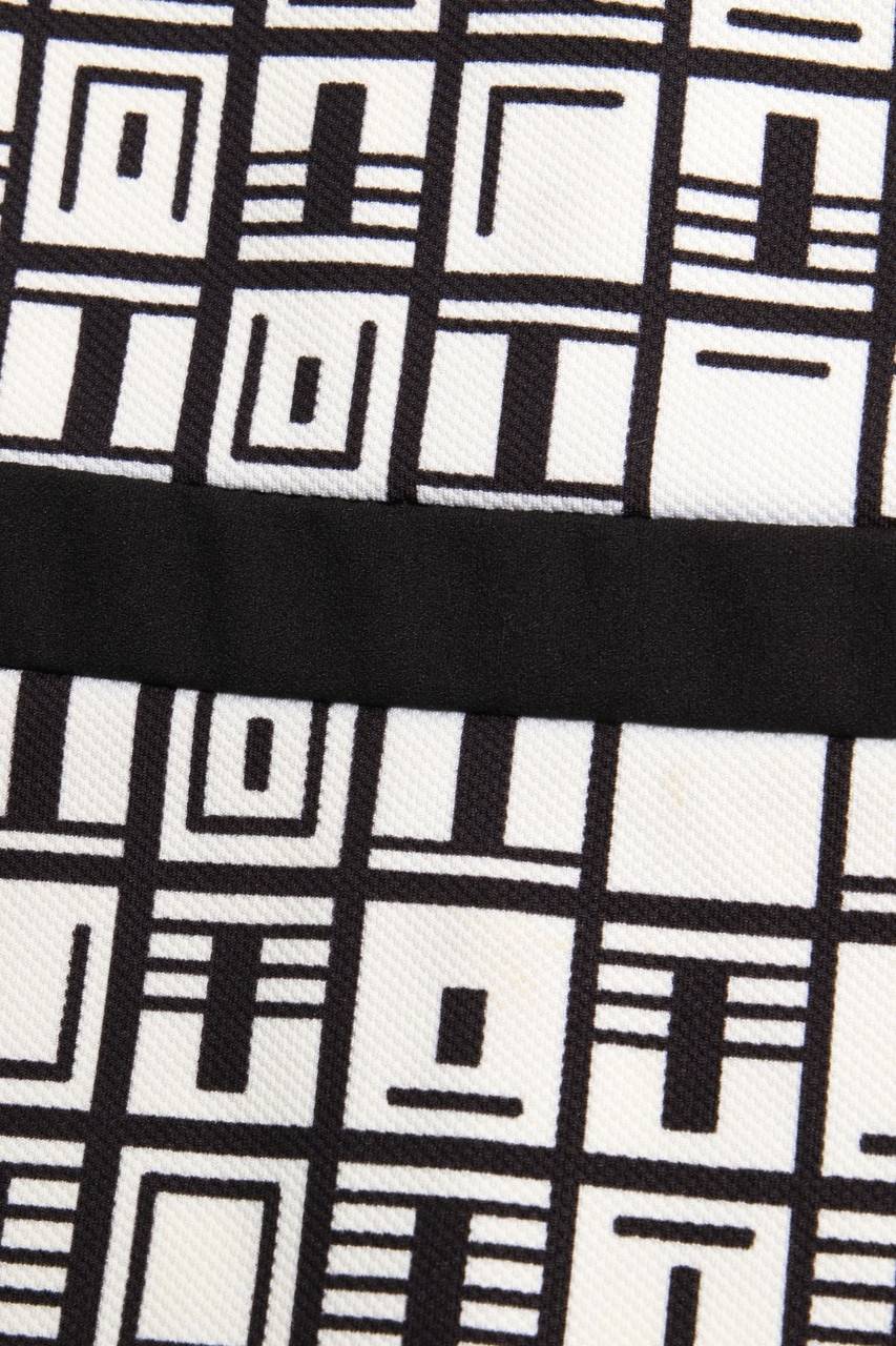 Carou Ohne Label Kleid mit geometrischem Muster Neueste Mode