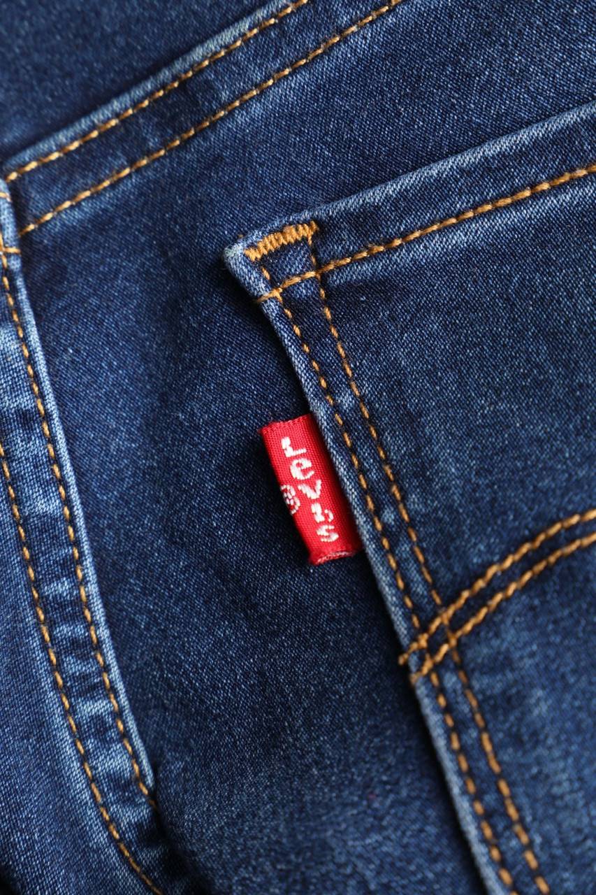 Carou LEVI´S Used Look Straight Cut Jeans mit Logo-Patch Räumungsverkauf
