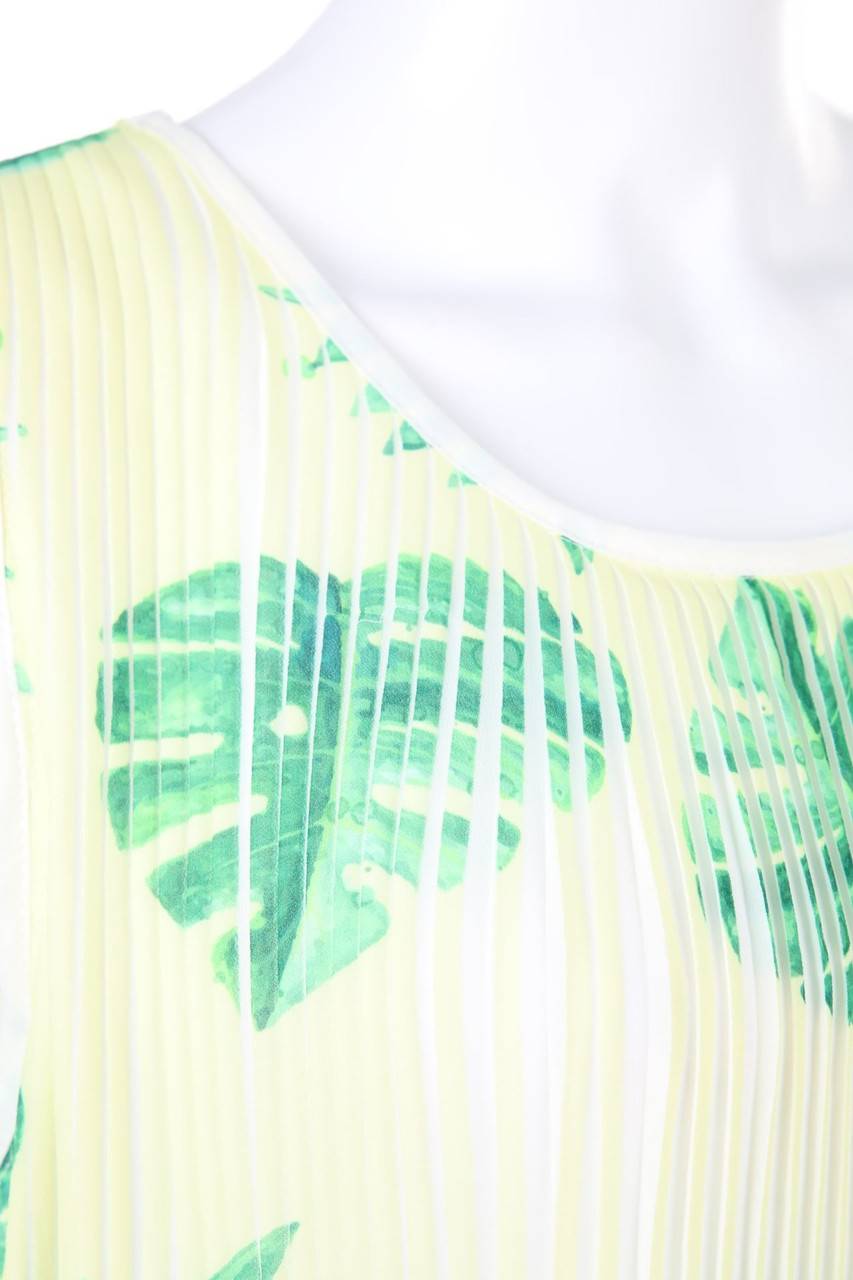 Carou Ohne Label Plissee-Minikleid mit Tropical Print Saisonale Angebote