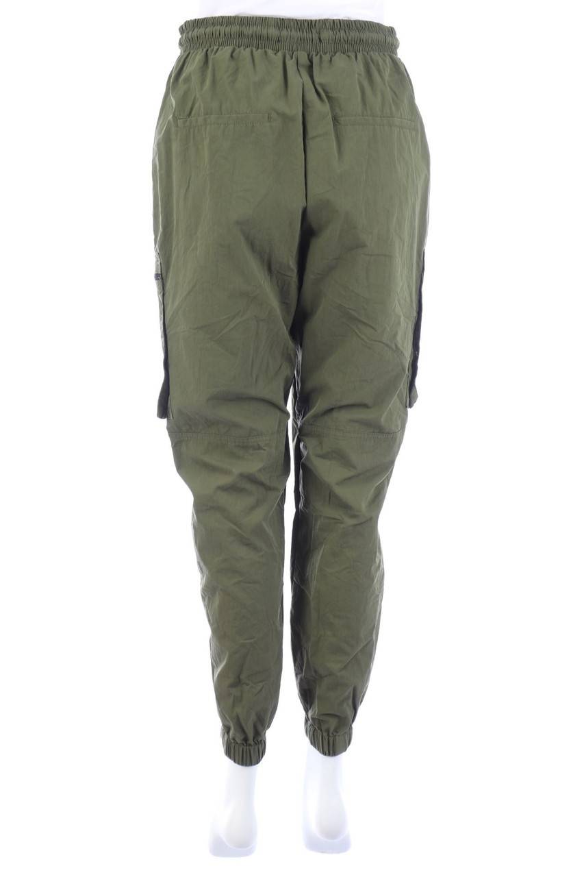 Carou Bershka Jogger-Hose mit aufgesetzten Taschen Osterangebot