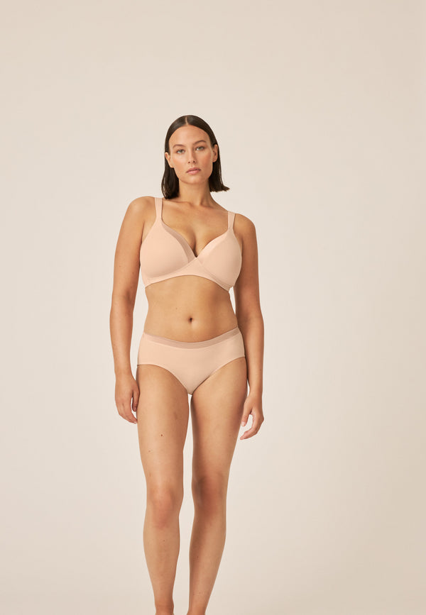 Naturana Bügelloser BH mit Schale und Glanzband - Light Beige Im Verkauf