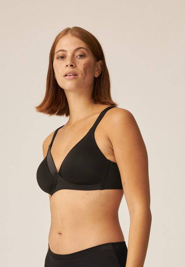 Naturana Bügelloser BH mit Schale und Glanzband - Schwarz 50% Rabatt für begrenzte Zeit