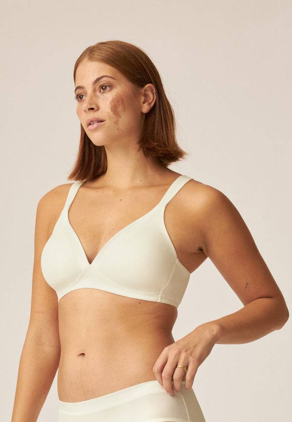 Naturana Bügelloser BH mit Schale und Glanzband - Ecru Rabatte dieses Monats